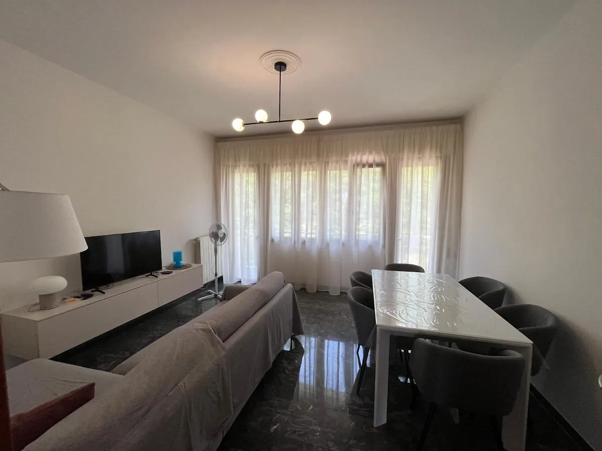Lägenhet Comfort A Due Passi Dal Mare Viareggio